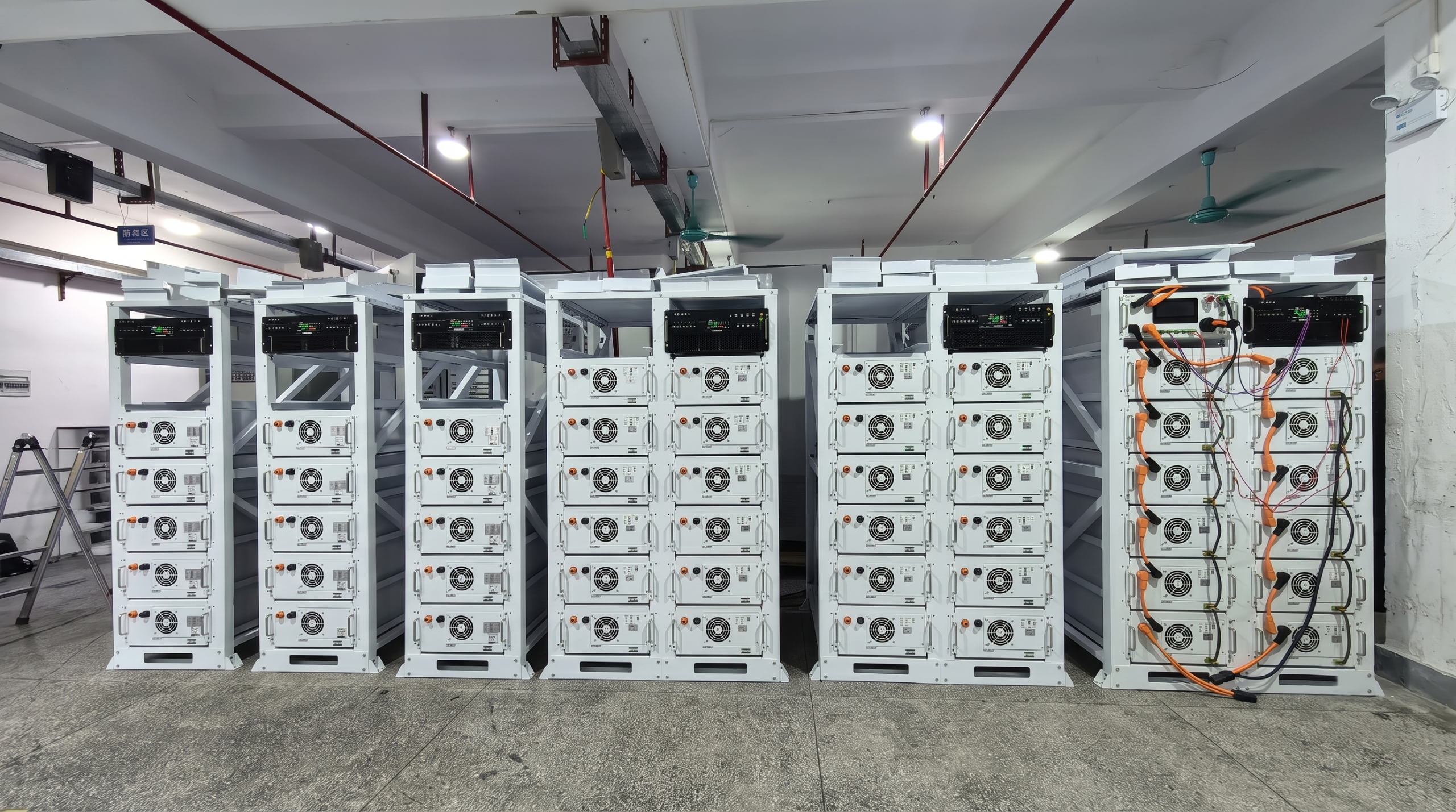 AINEGY 51.2V314Ah air-cooled LiFePO4 battery rack IP20 side view
