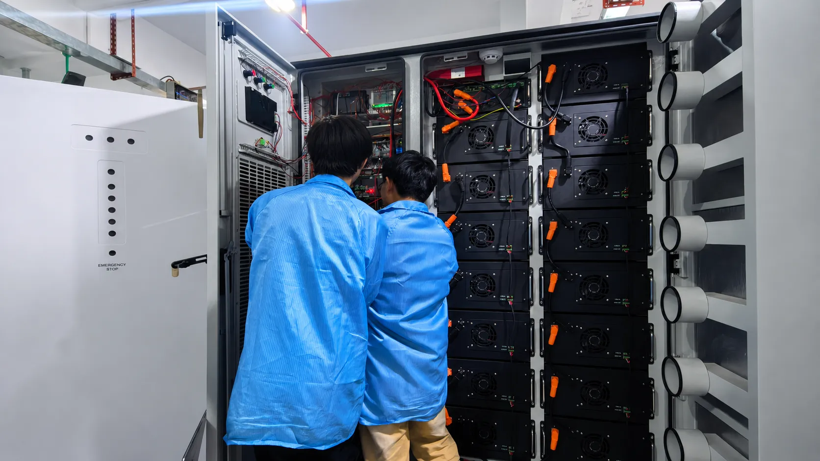 AINEGY 250kW 522kWh Solar-Diesel Hybrid Microgrid BESS Container factory testing for battery BMS PCS expert EMS MPPT integrated ATS and generator interface