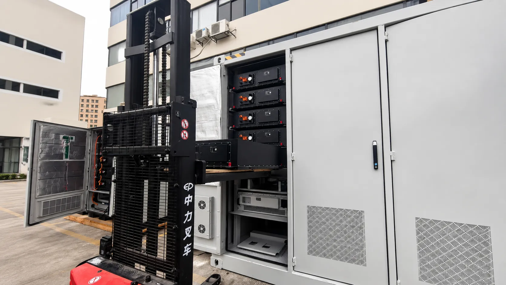 AINEGY utility-scale 5MW Grid-Connected BESS with battery containers PCS and transformer system